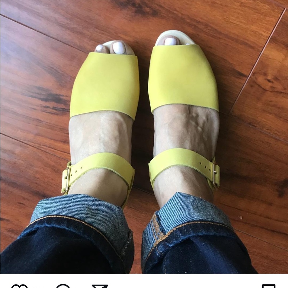 Bryr Emma Spanish toe mustard Yellow clogs - Picture 4 of 4